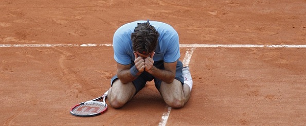 Federer Soderling Roland Garros 2009 celebration knees